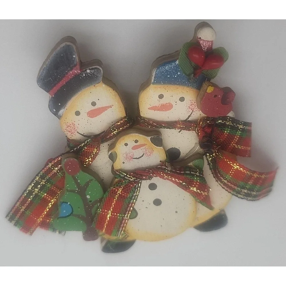 Vintage wooden winter holiday happy‎ Snowman family brooch pin